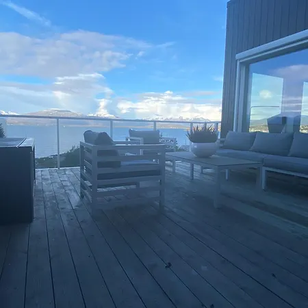 Arctic Home- With Spectacular View *